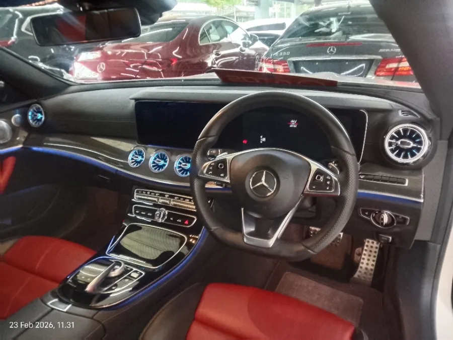 Foto Mobil Bekas Dashboard Mercedes-Benz E300 2.0 Coupe AMG Line tahun 2017
