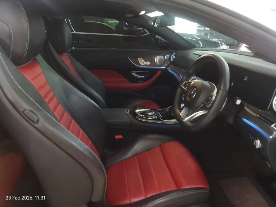 Foto Mobil Bekas Kabin Depan Mercedes-Benz E300 2.0 Coupe AMG Line tahun 2017