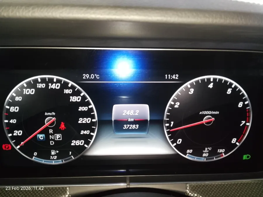 Foto Mobil Bekas Odometer Mercedes-Benz E300 2.0 Coupe AMG Line tahun 2017