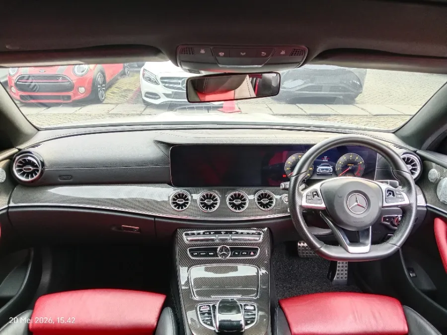 Foto Mobil Bekas Dashboard Mercedes-Benz E300 2.0 Coupe AMG Line tahun 2018