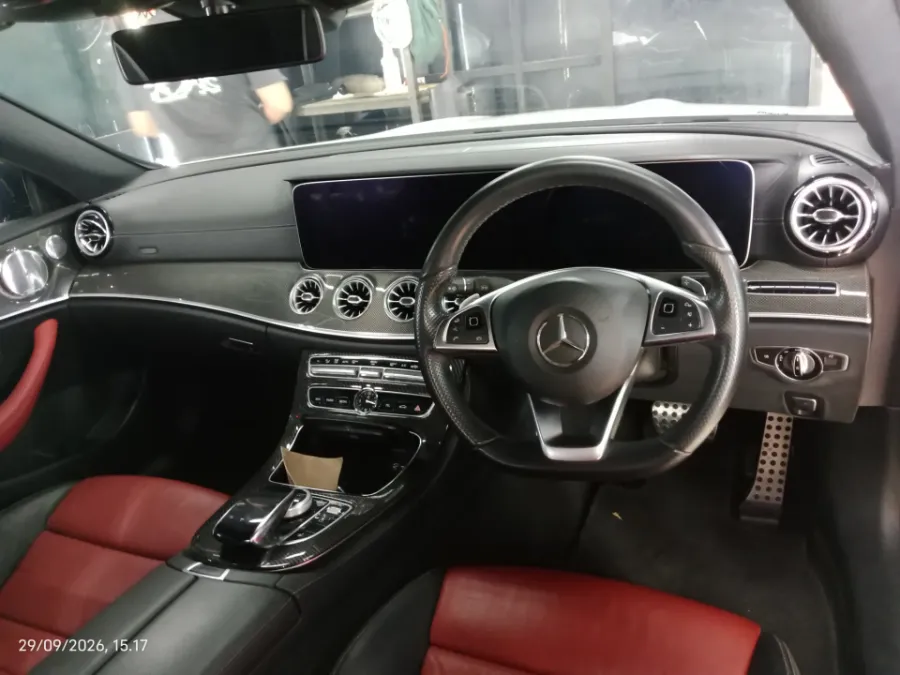 Foto Mobil Bekas Dashboard Mercedes-Benz E300 2.0 Coupe AMG Line tahun 2018