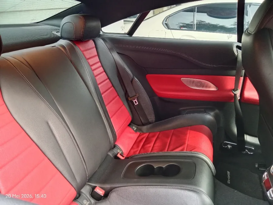 Foto Mobil Bekas Kabin Belakang Mercedes-Benz E300 2.0 Coupe AMG Line tahun 2018