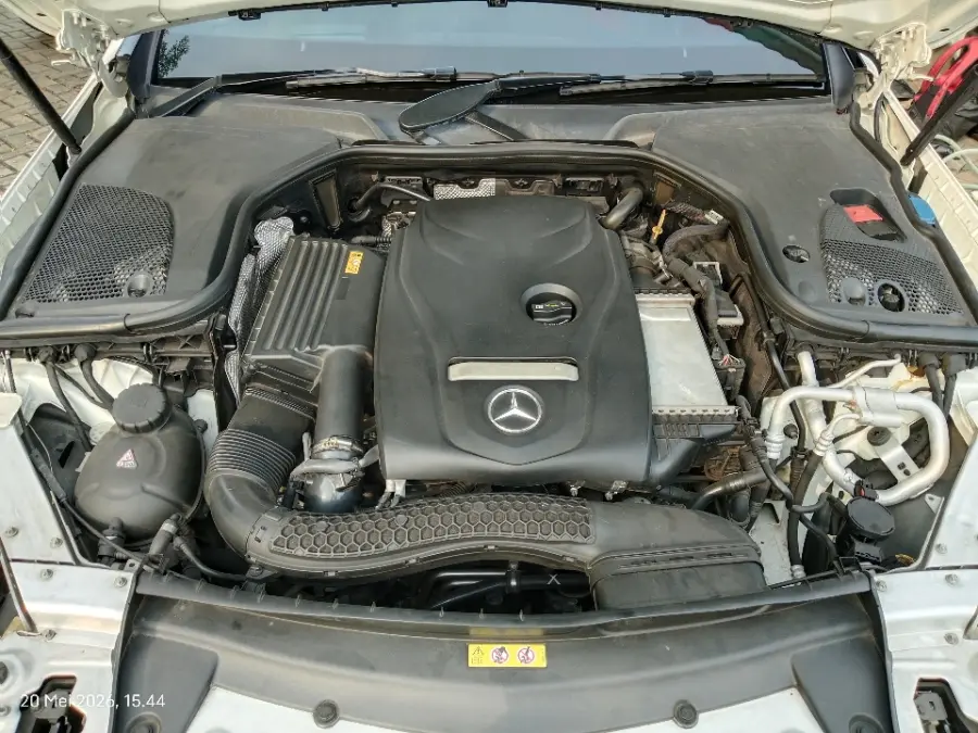 Foto Mobil Bekas Mesin Mercedes-Benz E300 2.0 Coupe AMG Line tahun 2018