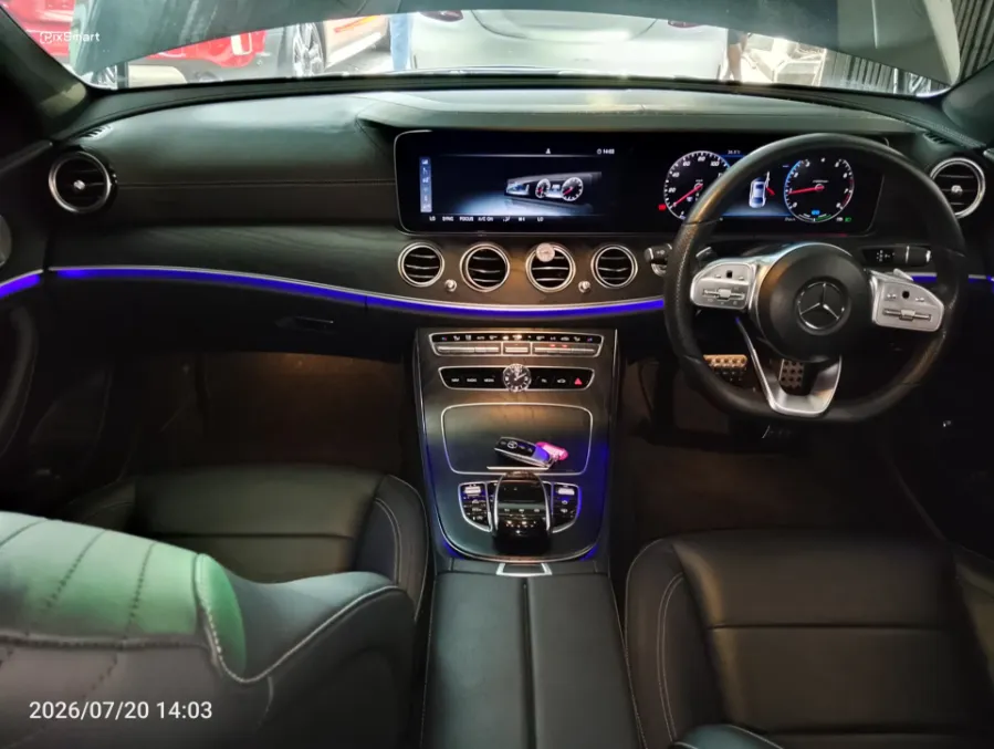 Foto Mobil Bekas Dashboard Mercedes-Benz E350 2.0 tahun 2019