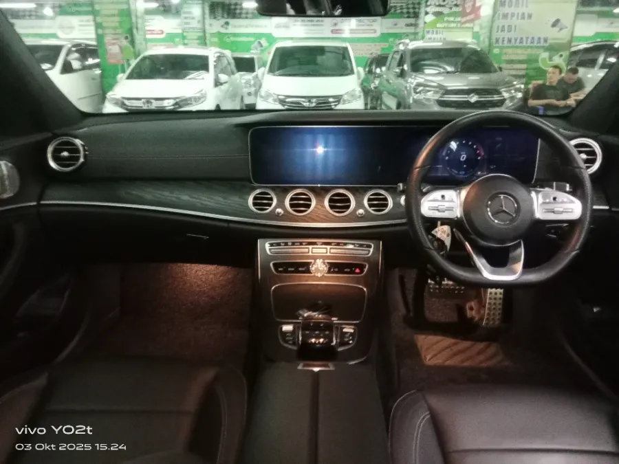 Foto Mobil Bekas Dashboard Mercedes-Benz E350 2.0 tahun 2019