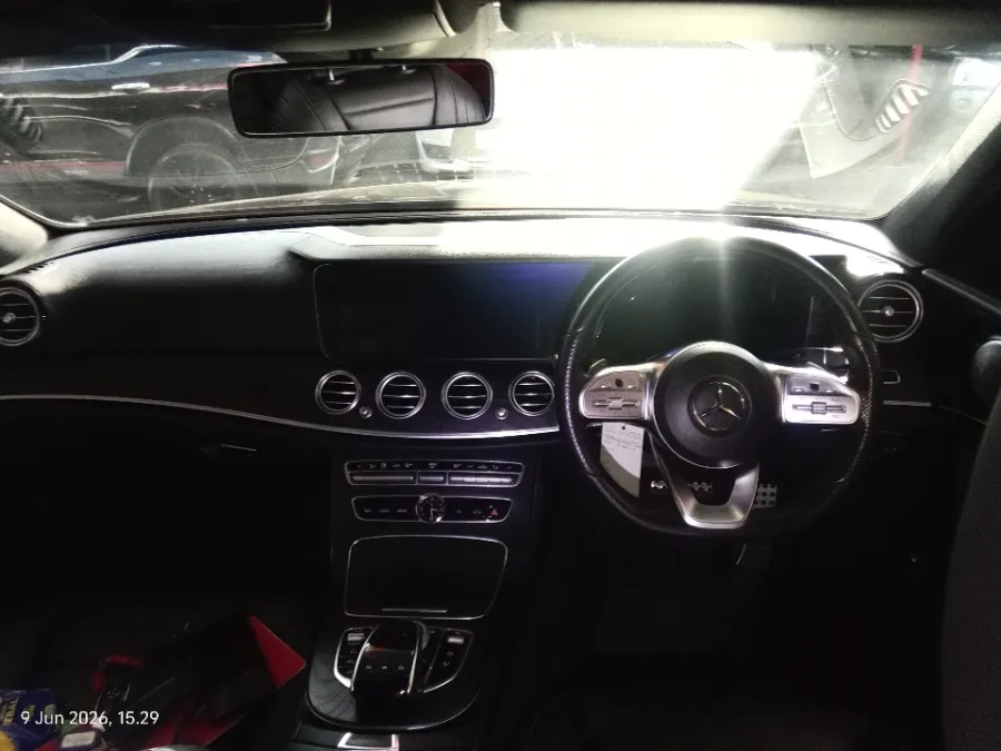 Foto Mobil Bekas Dashboard Mercedes-Benz E350 2.0 tahun 2019