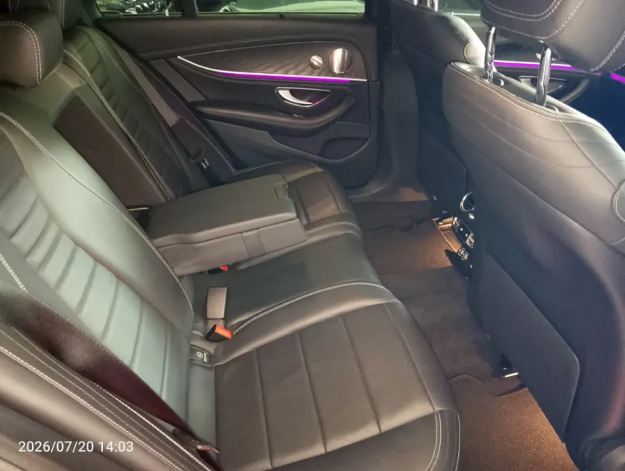 Foto Mobil Bekas Kabin Belakang Mercedes-Benz E350 2.0 tahun 2019