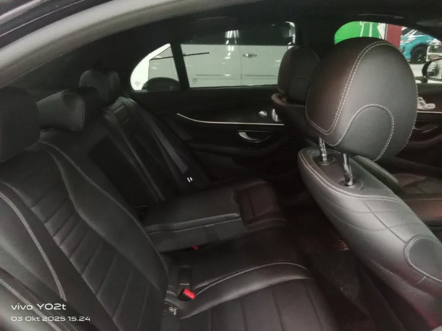 Foto Mobil Bekas Kabin Belakang Mercedes-Benz E350 2.0 tahun 2019