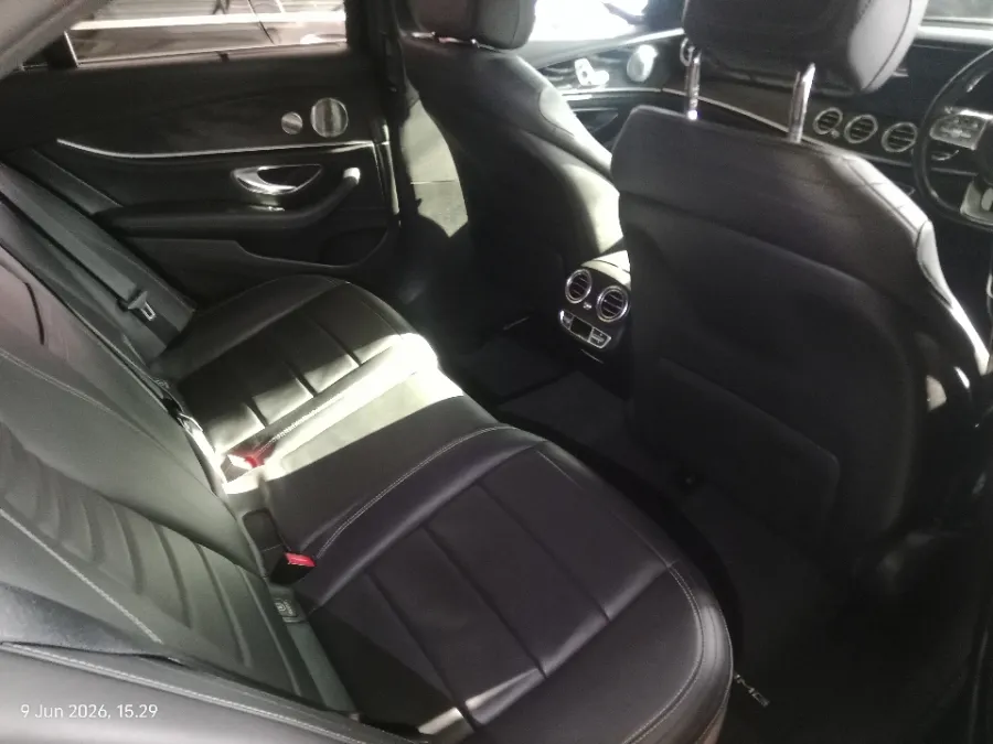 Foto Mobil Bekas Kabin Belakang Mercedes-Benz E350 2.0 tahun 2019