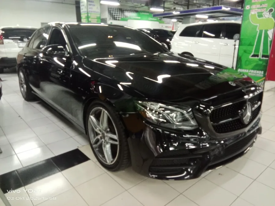 Foto Mobil Bekas Kanan Depan Mercedes-Benz E350 2.0 tahun 2019