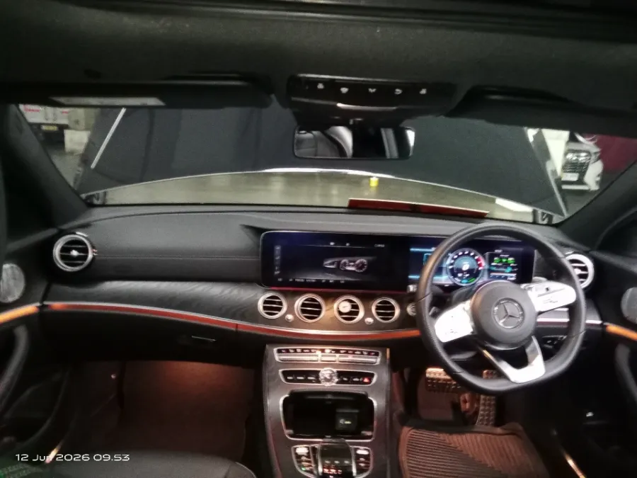 Foto Mobil Bekas Dashboard Mercedes-Benz E350 2.0 tahun 2020