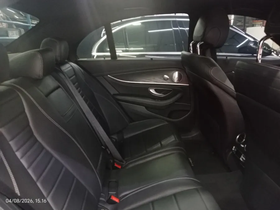 Foto Mobil Bekas Kabin Belakang Mercedes-Benz E350 2.0 tahun 2020