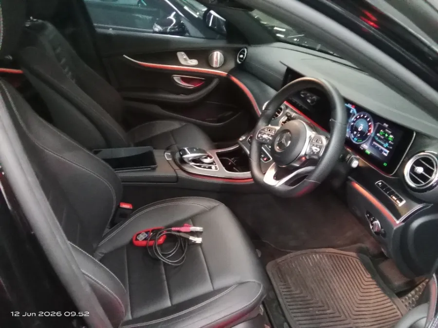 Foto Mobil Bekas Kabin Depan Mercedes-Benz E350 2.0 tahun 2020
