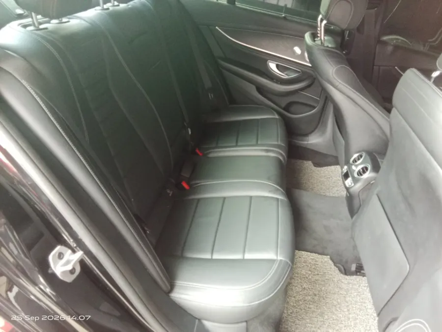 Foto Mobil Bekas Kabin Belakang Mercedes-Benz E350 2.0 tahun 2021