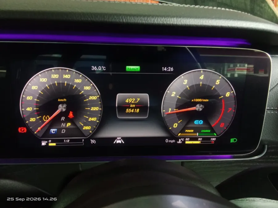 Foto Mobil Bekas Odometer Mercedes-Benz E350 2.0 tahun 2021