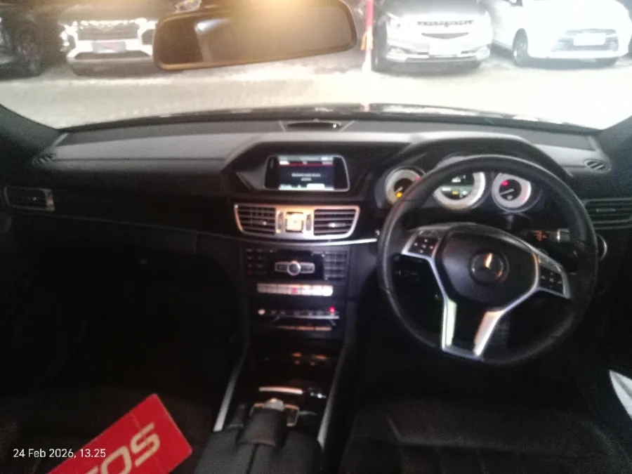 Foto Mobil Bekas Dashboard Mercedes-Benz E400 3.0 tahun 2014