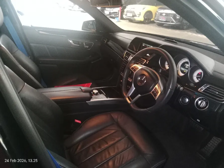 Foto Mobil Bekas Kabin Depan Mercedes-Benz E400 3.0 tahun 2014