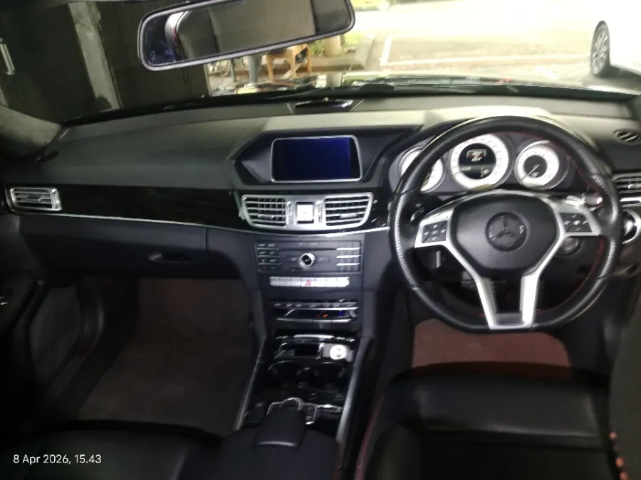 Foto Mobil Bekas Dashboard Mercedes-Benz E400 3.0 tahun 2016
