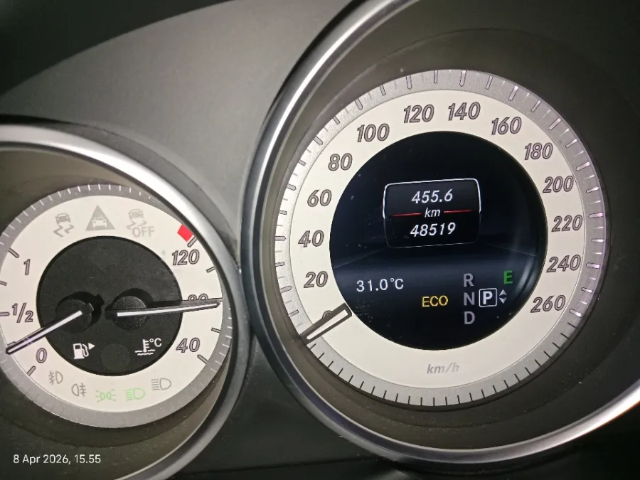 Foto Mobil Bekas Odometer Mercedes-Benz E400 3.0 tahun 2016