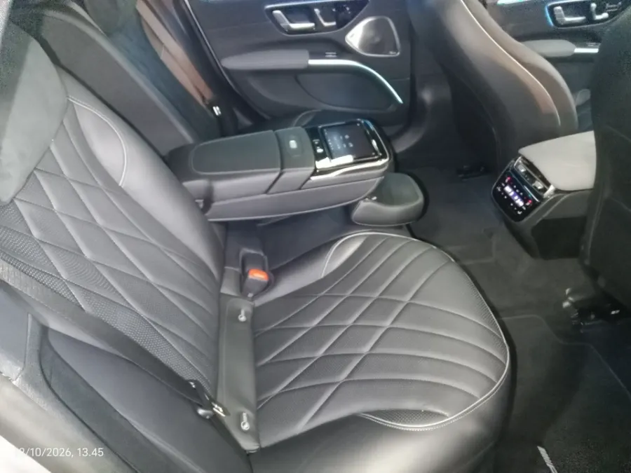 Foto Mobil Bekas Kabin Belakang Mercedes-Benz EQS 450+ AMG Line tahun 2023