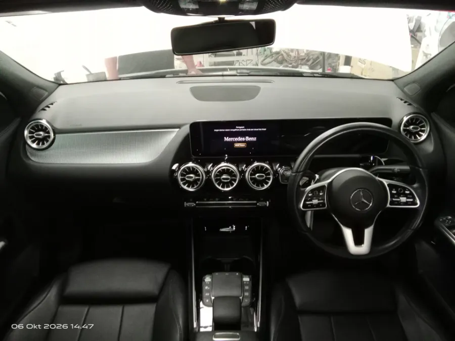 Foto Mobil Bekas Dashboard Mercedes-Benz GLA200 1.3 tahun 2020