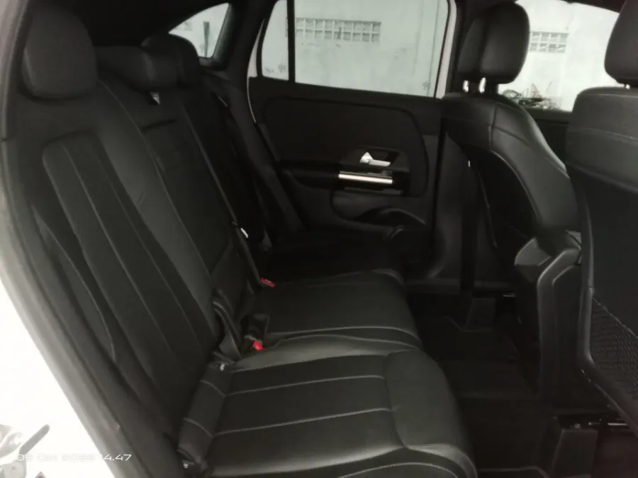 Foto Mobil Bekas Kabin Belakang Mercedes-Benz GLA200 1.3 tahun 2020