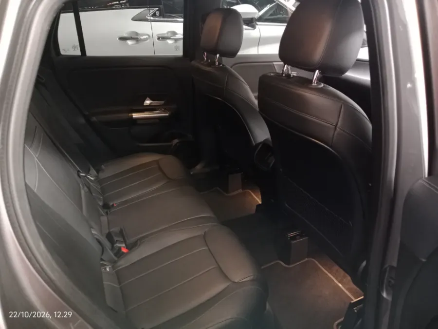 Foto Mobil Bekas Kabin Belakang Mercedes-Benz GLA200 1.3 tahun 2020