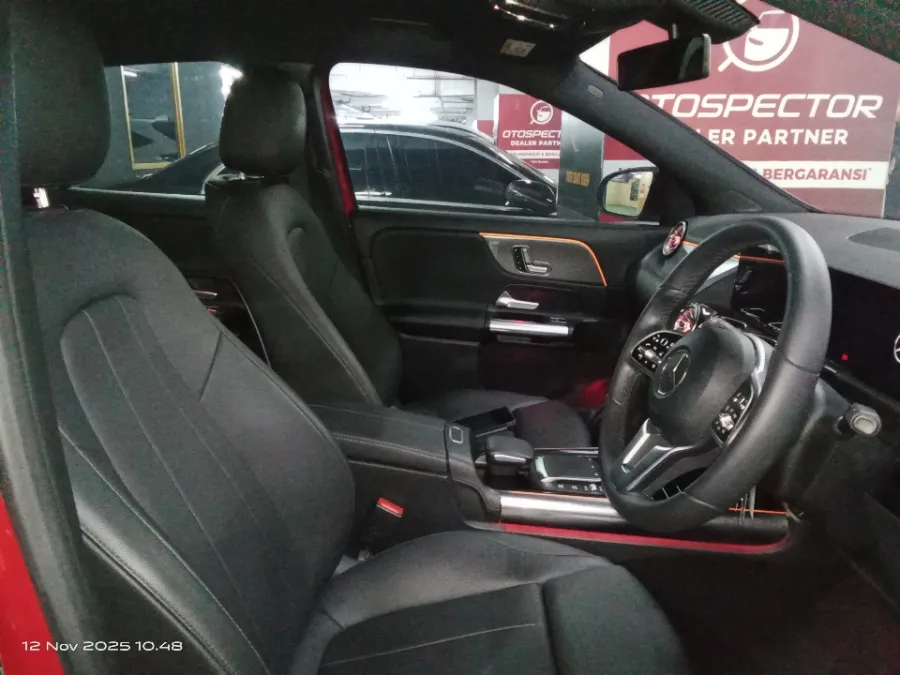 Foto Mobil Bekas Kabin Depan Mercedes-Benz GLA200 1.3 tahun 2020