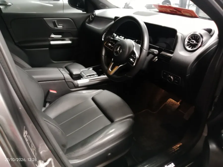 Foto Mobil Bekas Kabin Depan Mercedes-Benz GLA200 1.3 tahun 2020