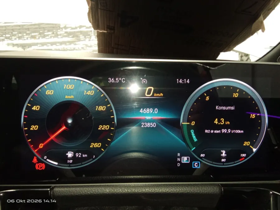 Foto Mobil Bekas Odometer Mercedes-Benz GLA200 1.3 tahun 2020
