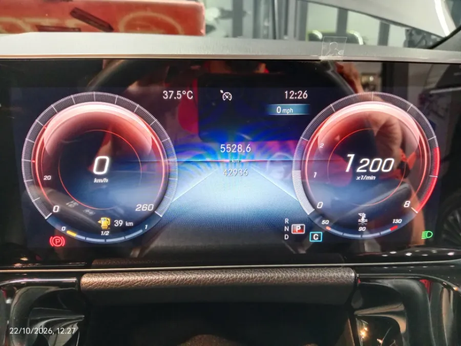 Foto Mobil Bekas Odometer Mercedes-Benz GLA200 1.3 tahun 2020