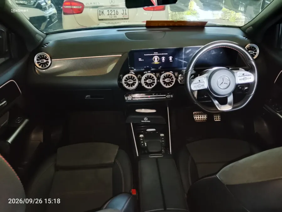 Foto Mobil Bekas Dashboard Mercedes-Benz GLA200 1.3 tahun 2021