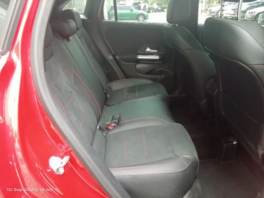 Foto Mobil Bekas Kabin Belakang Mercedes-Benz GLA200 1.3 tahun 2021