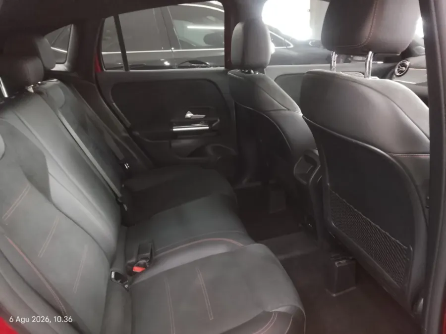 Foto Mobil Bekas Kabin Belakang Mercedes-Benz GLA200 1.3 tahun 2021