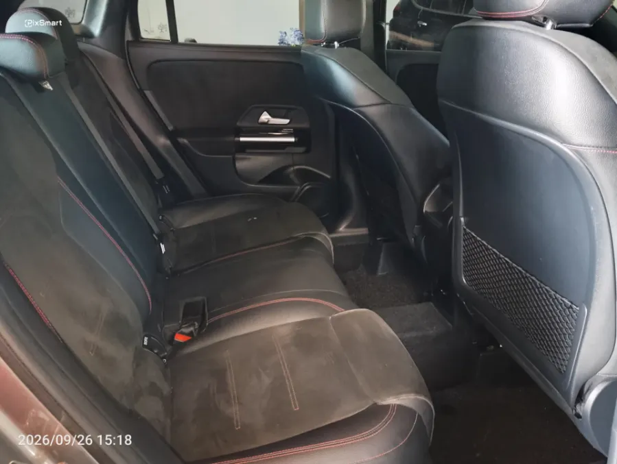 Foto Mobil Bekas Kabin Belakang Mercedes-Benz GLA200 1.3 tahun 2021