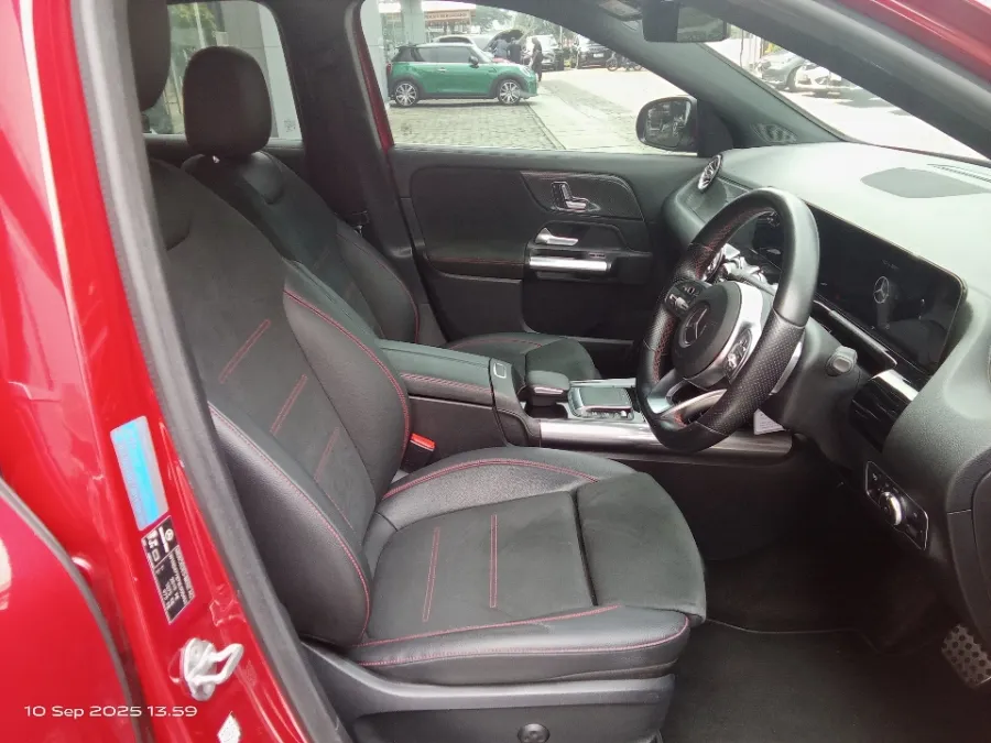 Foto Mobil Bekas Kabin Depan Mercedes-Benz GLA200 1.3 tahun 2021