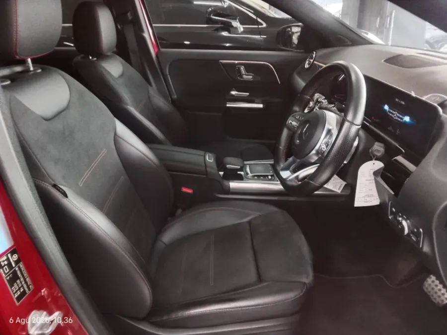 Foto Mobil Bekas Kabin Depan Mercedes-Benz GLA200 1.3 tahun 2021