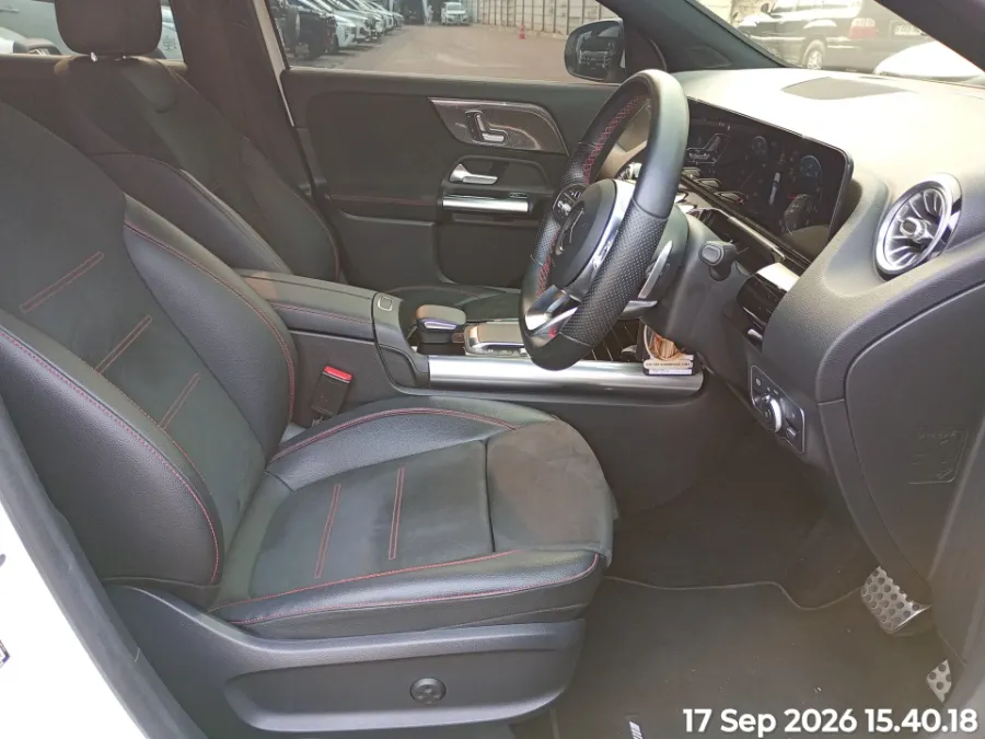 Foto Mobil Bekas Kabin Depan Mercedes-Benz GLA200 1.3 tahun 2021