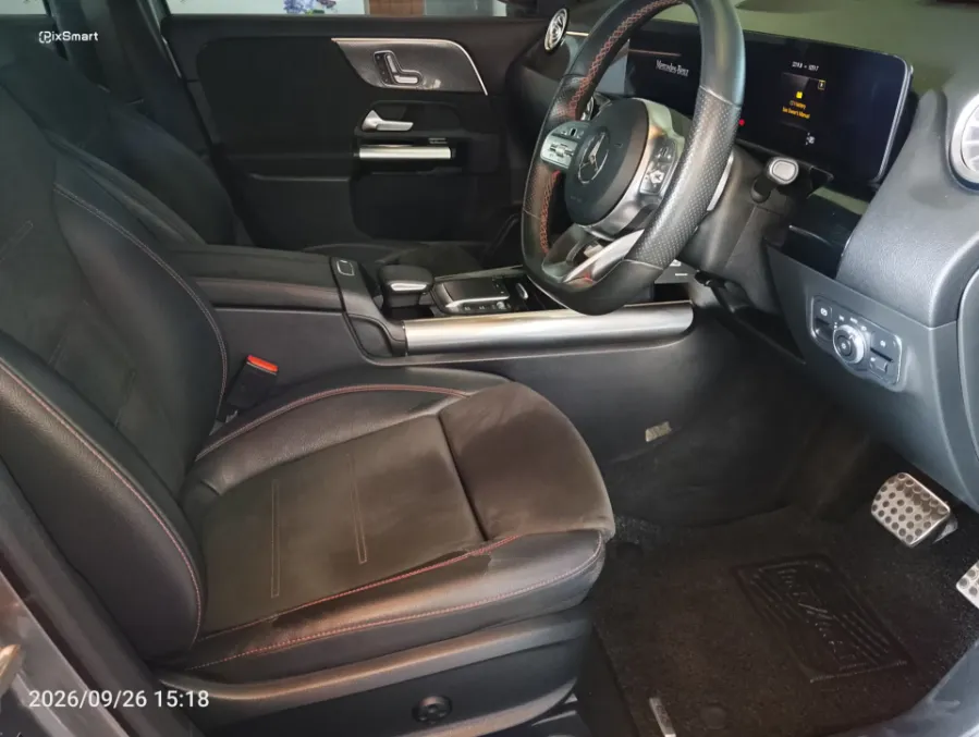Foto Mobil Bekas Kabin Depan Mercedes-Benz GLA200 1.3 tahun 2021