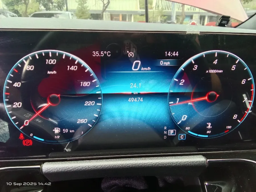 Foto Mobil Bekas Odometer Mercedes-Benz GLA200 1.3 tahun 2021