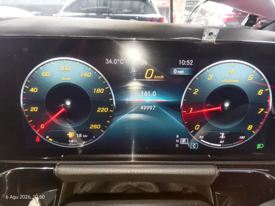 Foto Mobil Bekas Odometer Mercedes-Benz GLA200 1.3 tahun 2021