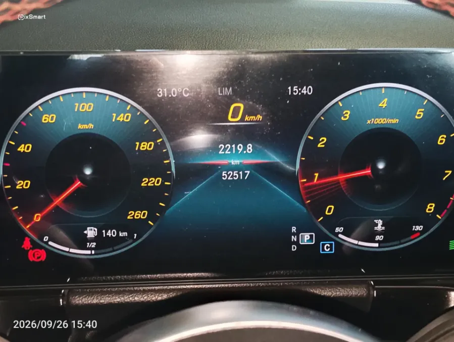 Foto Mobil Bekas Odometer Mercedes-Benz GLA200 1.3 tahun 2021