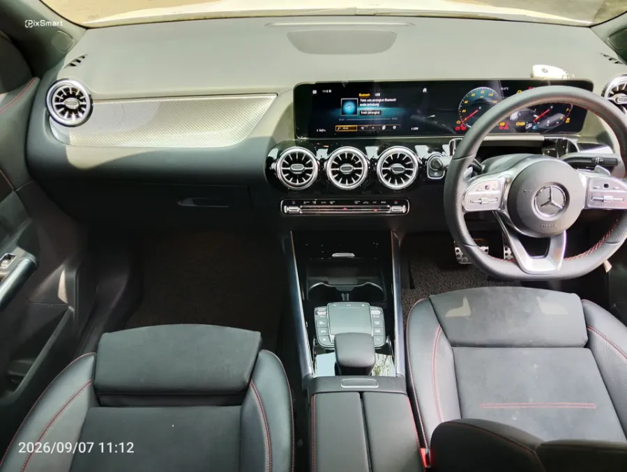 Foto Mobil Bekas Dashboard Mercedes-Benz GLA200 1.3 tahun 2022