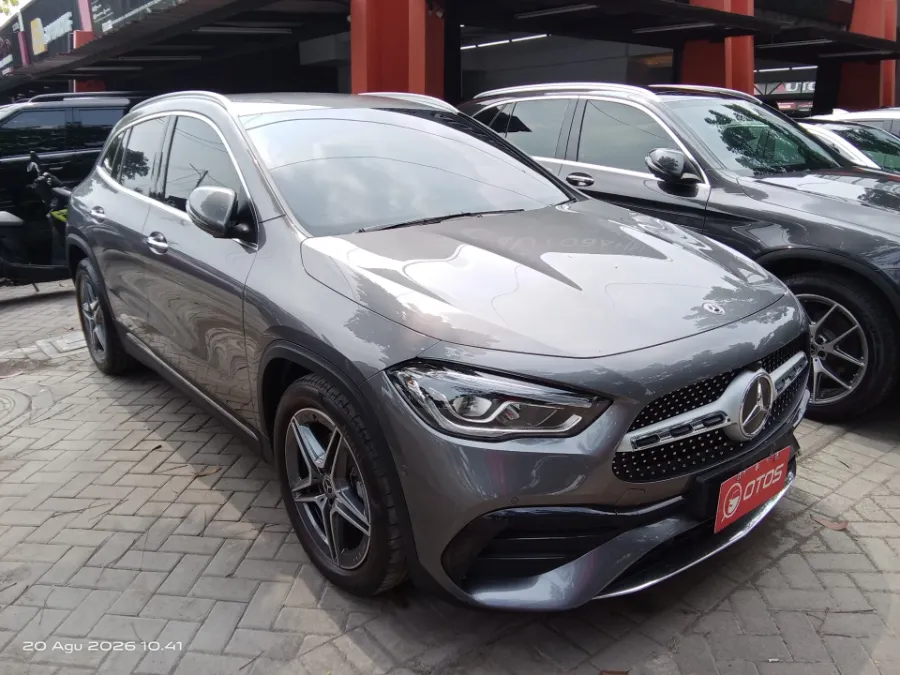 Foto Mobil Bekas Kanan Depan Mercedes-Benz GLA200 1.3 tahun 2022