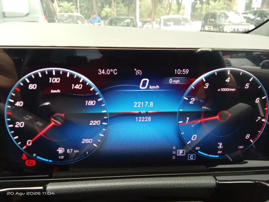 Foto Mobil Bekas Odometer Mercedes-Benz GLA200 1.3 tahun 2022