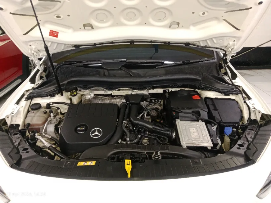 Foto Mobil Bekas Mesin Mercedes-Benz GLA200 1.3 tahun 2023