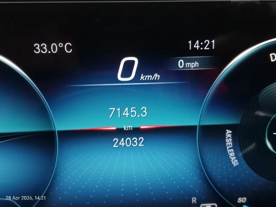 Foto Mobil Bekas Odometer Mercedes-Benz GLA200 1.3 tahun 2023