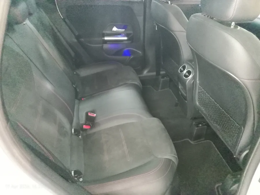 Foto Mobil Bekas Kabin Belakang Mercedes-Benz GLA200 1.3 tahun 2024