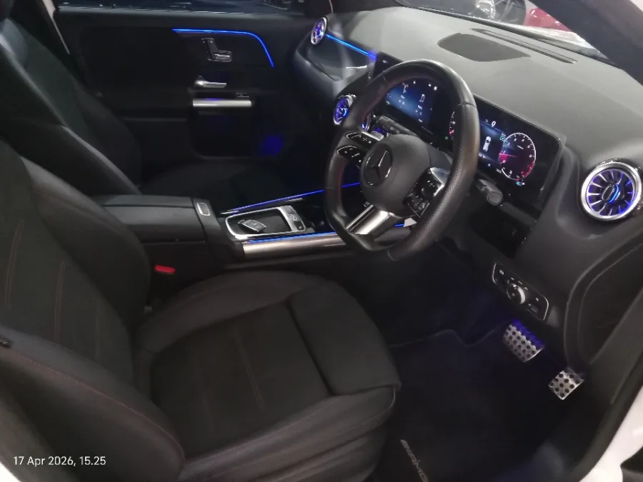 Foto Mobil Bekas Kabin Depan Mercedes-Benz GLA200 1.3 tahun 2024