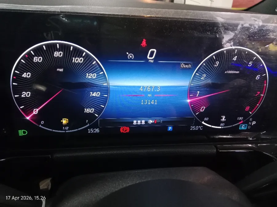 Foto Mobil Bekas Odometer Mercedes-Benz GLA200 1.3 tahun 2024